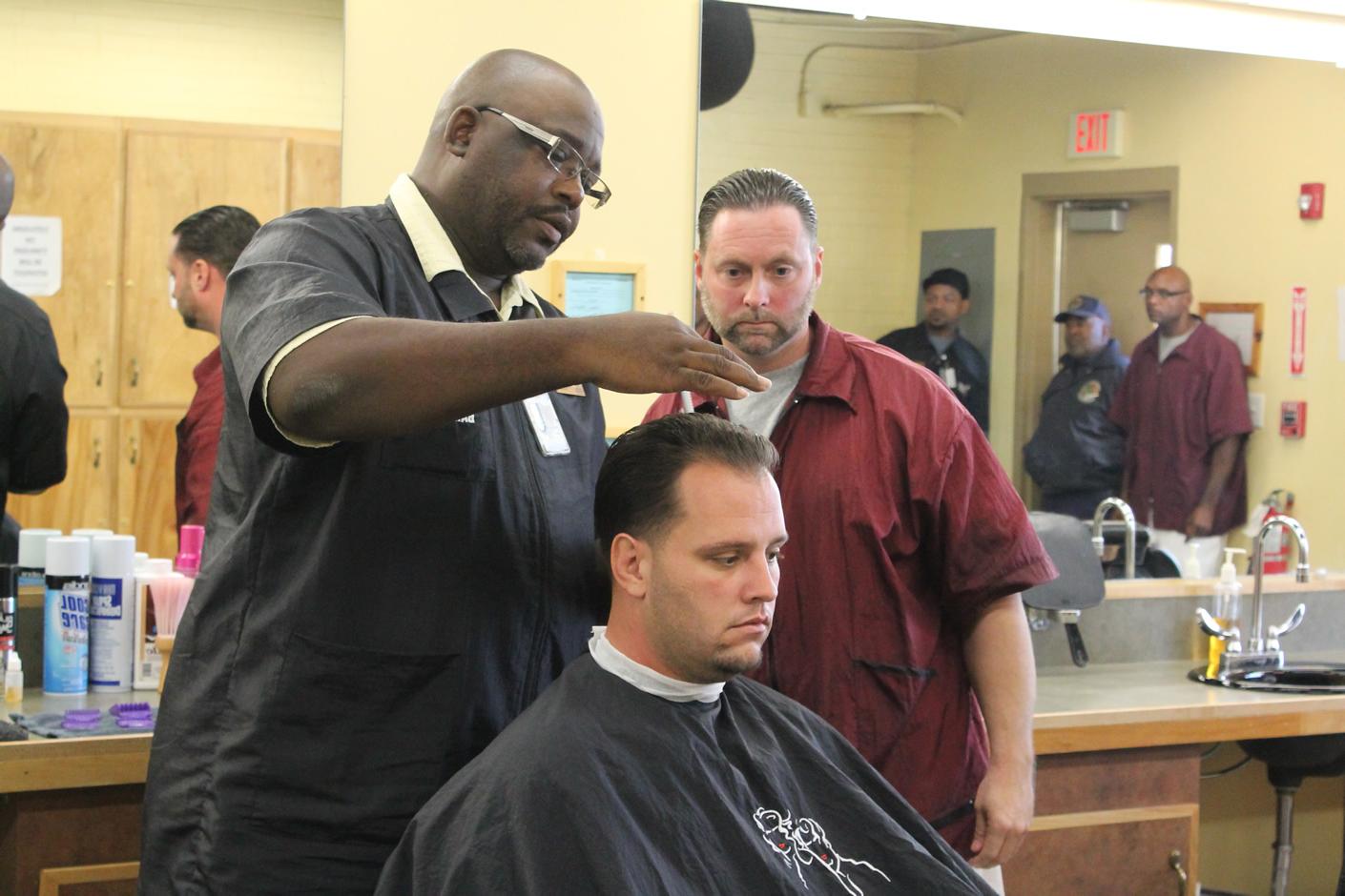 Read the full story, 推荐正规买球平台 Barber Program Offers Inmates Fresh Start