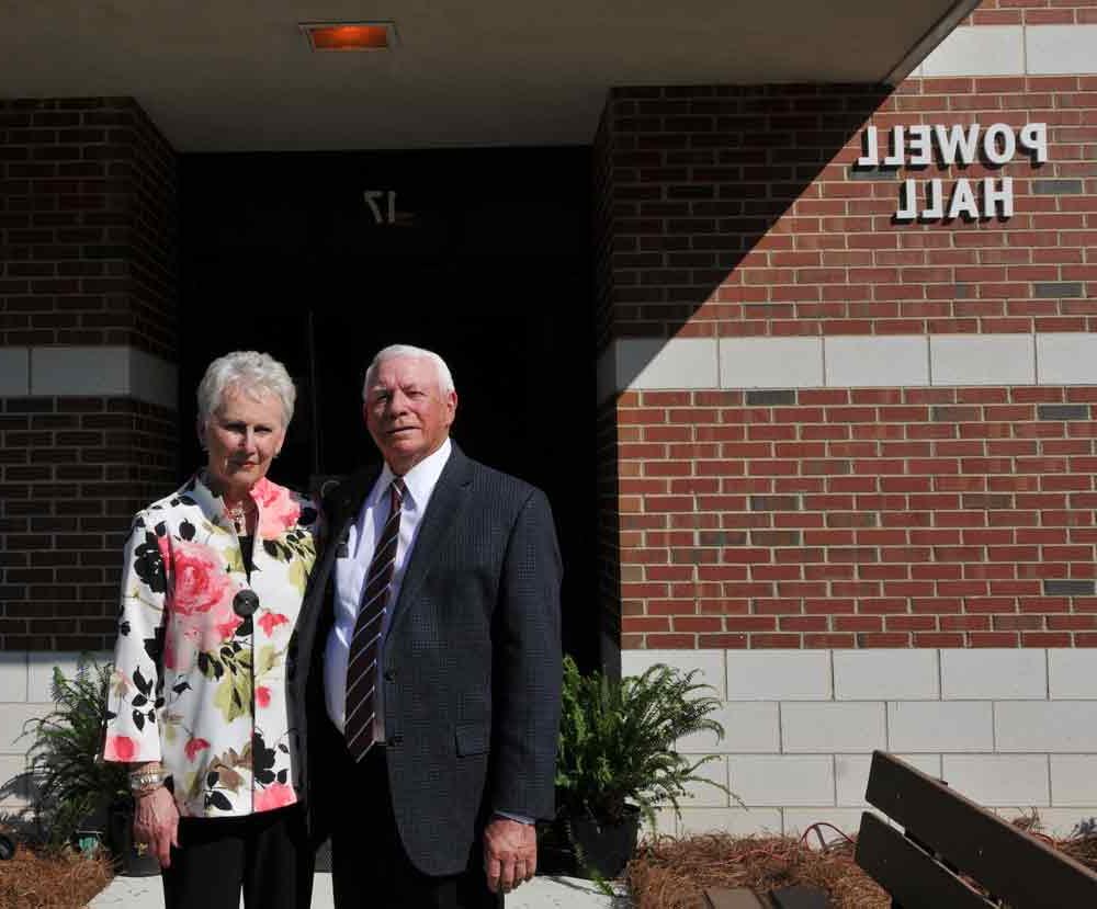 Read the full story, 推荐正规买球平台 honors Bobby and Linda Powell of Sanford