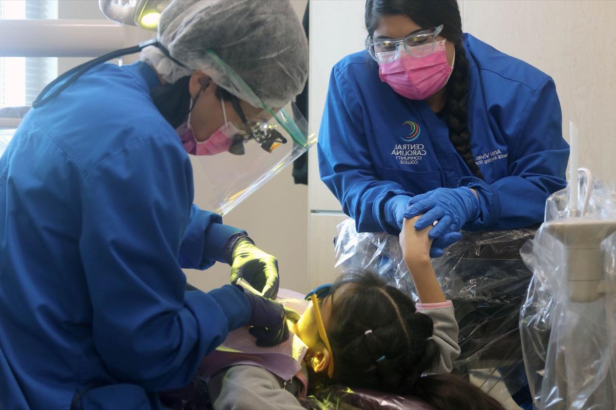 Read the full story, 推荐正规买球平台 Dental Program hosts 'Give Kids A Smile' event